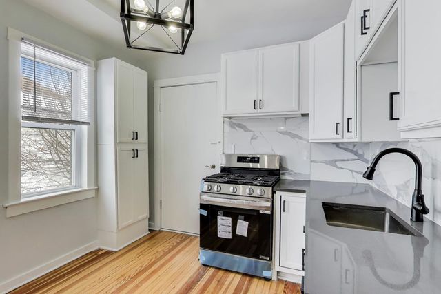 1638 Oakwood Avenue, Des Plaines, IL 60016