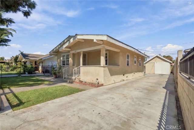 1019 W Pine Street, Santa Ana, CA 92703