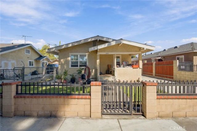 1019 W Pine Street, Santa Ana, CA 92703