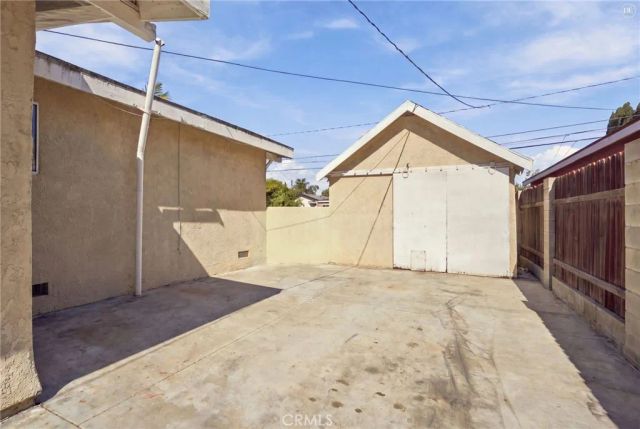 1019 W Pine Street, Santa Ana, CA 92703