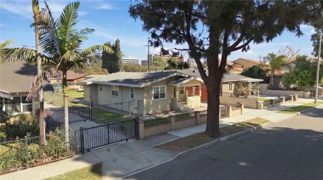 1019 W Pine Street, Santa Ana, CA 92703