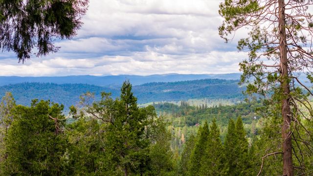 12278 Cement Hill Rd, Nevada City, CA 95959
