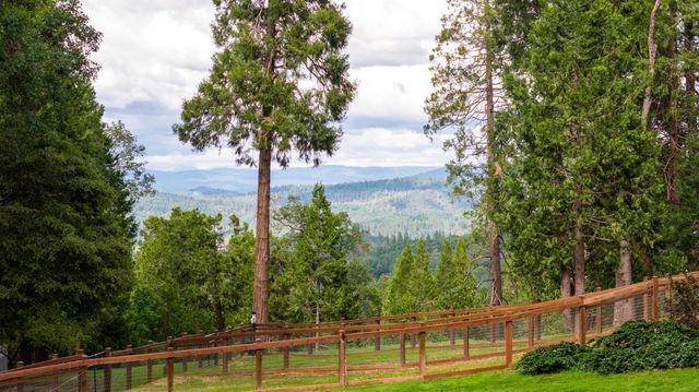 12278 Cement Hill Rd, Nevada City, CA 95959