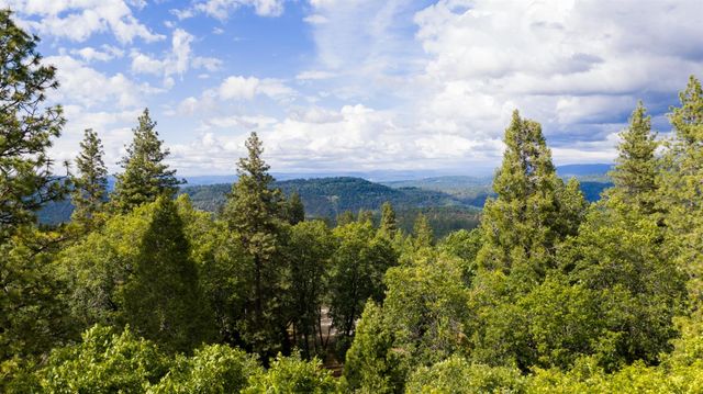 12278 Cement Hill Rd, Nevada City, CA 95959