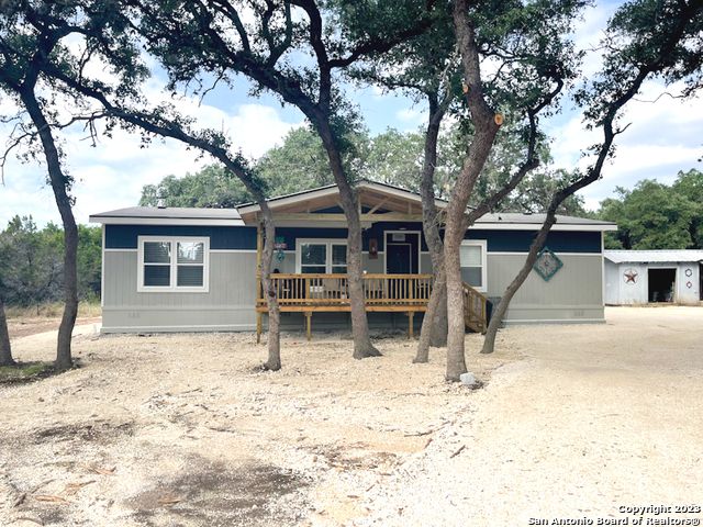 368 Northlake Dr, Lakehills, TX 78063