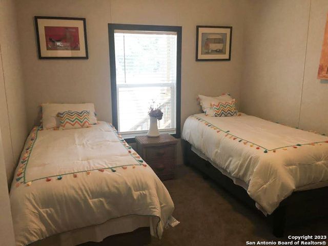 368 Northlake Dr, Lakehills, TX 78063