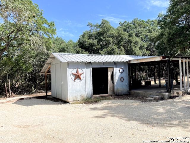 368 Northlake Dr, Lakehills, TX 78063