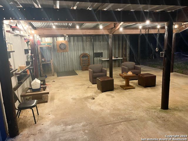 368 Northlake Dr, Lakehills, TX 78063