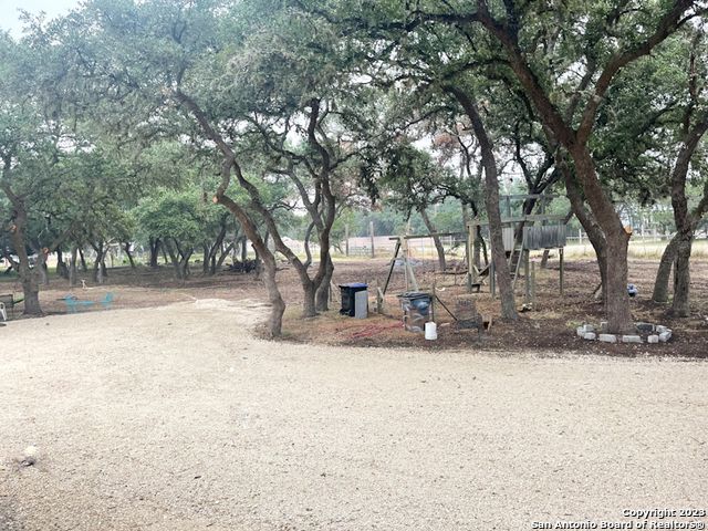 368 Northlake Dr, Lakehills, TX 78063