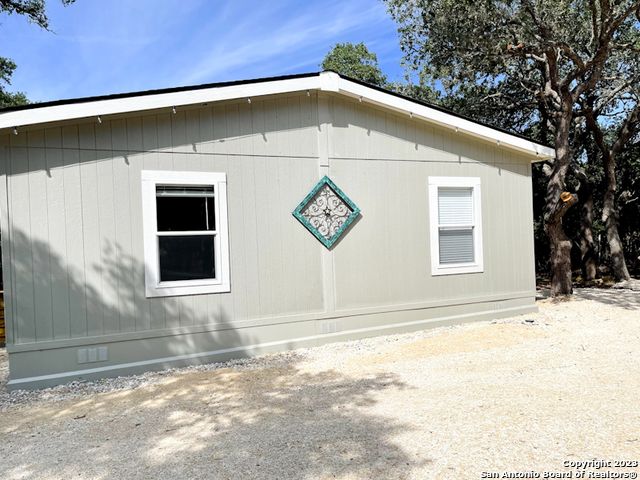 368 Northlake Dr, Lakehills, TX 78063