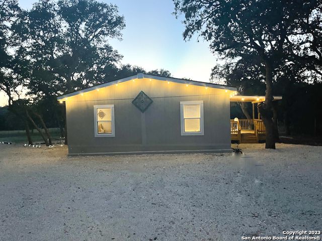 368 Northlake Dr, Lakehills, TX 78063