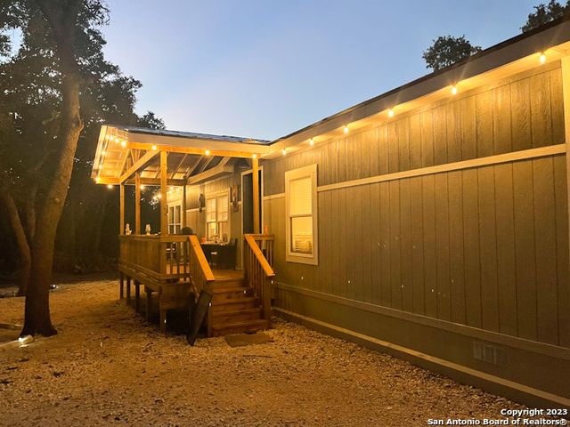 368 Northlake Dr, Lakehills, TX 78063