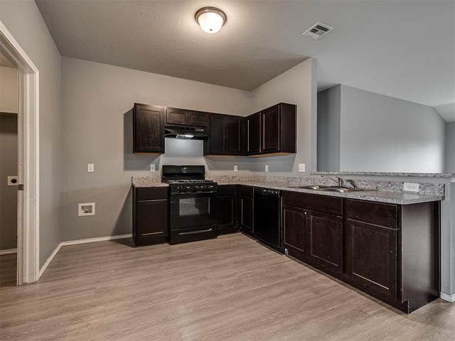 734 W Lola Drive, Mustang, OK 73064