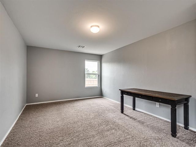 734 W Lola Drive, Mustang, OK 73064