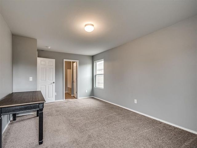 734 W Lola Drive, Mustang, OK 73064