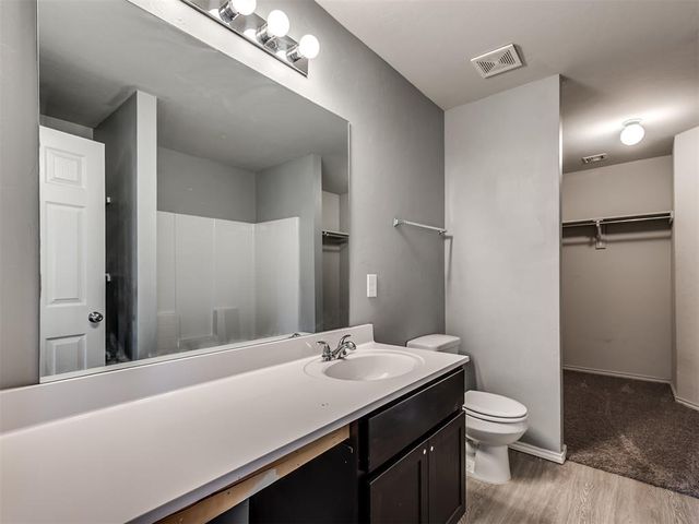 734 W Lola Drive, Mustang, OK 73064