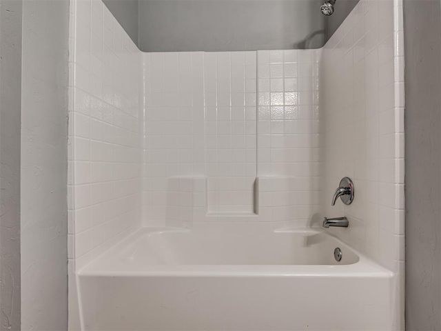 734 W Lola Drive, Mustang, OK 73064