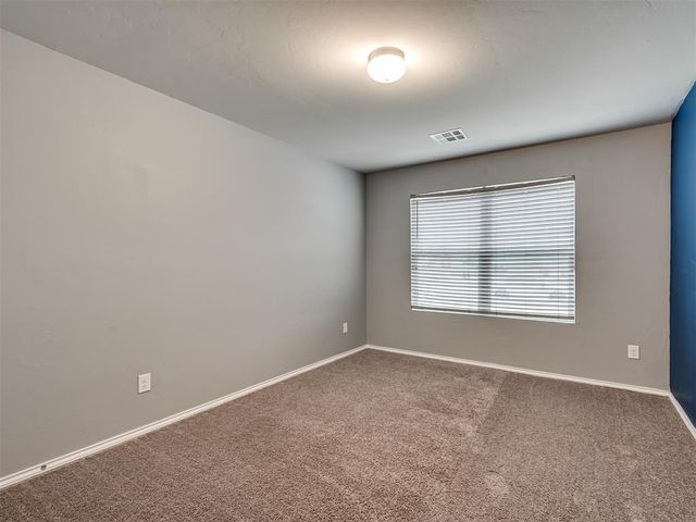 734 W Lola Drive, Mustang, OK 73064