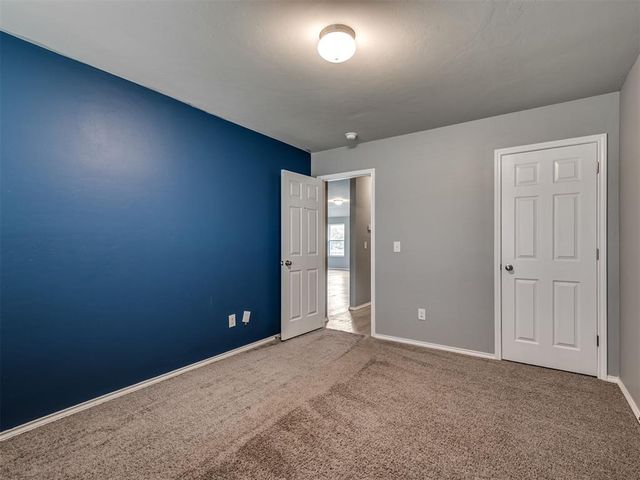 734 W Lola Drive, Mustang, OK 73064