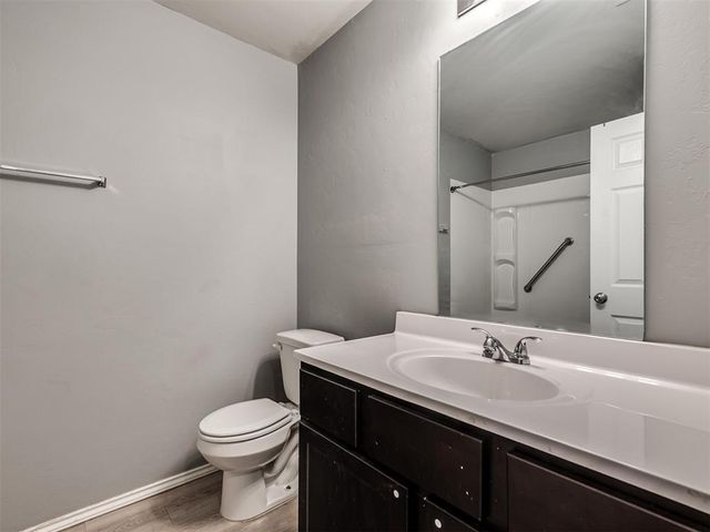 734 W Lola Drive, Mustang, OK 73064