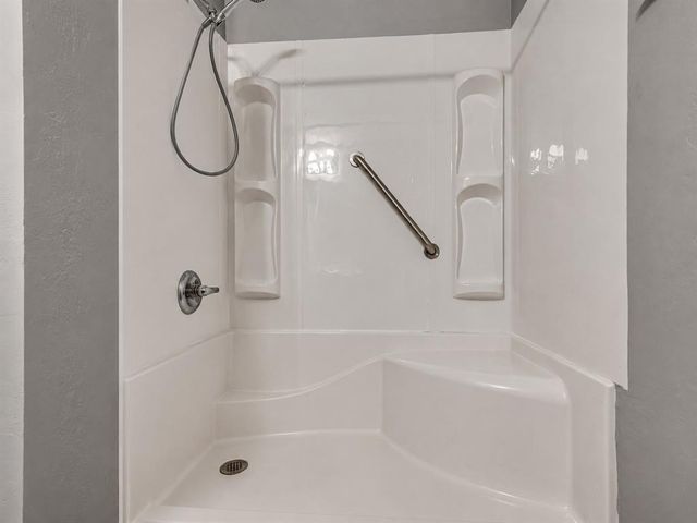 734 W Lola Drive, Mustang, OK 73064
