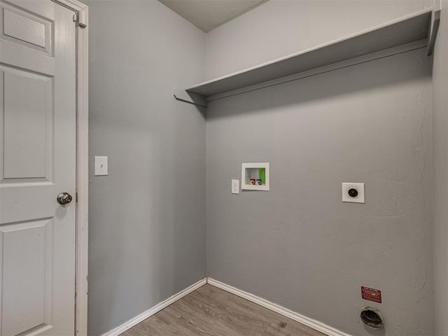 734 W Lola Drive, Mustang, OK 73064