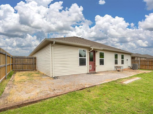 734 W Lola Drive, Mustang, OK 73064