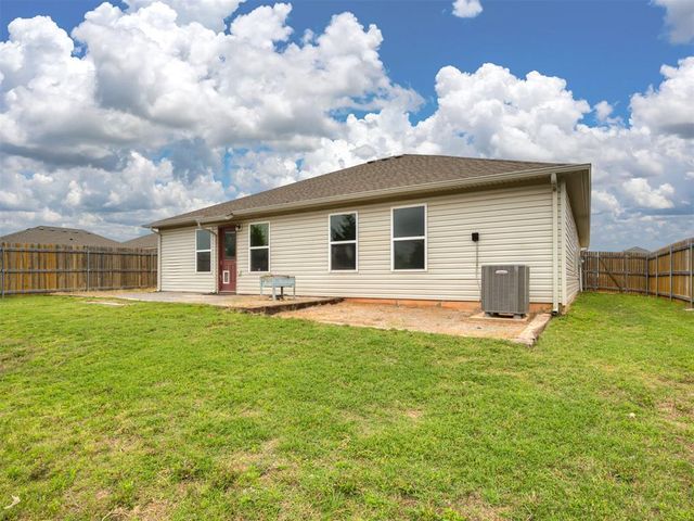 734 W Lola Drive, Mustang, OK 73064
