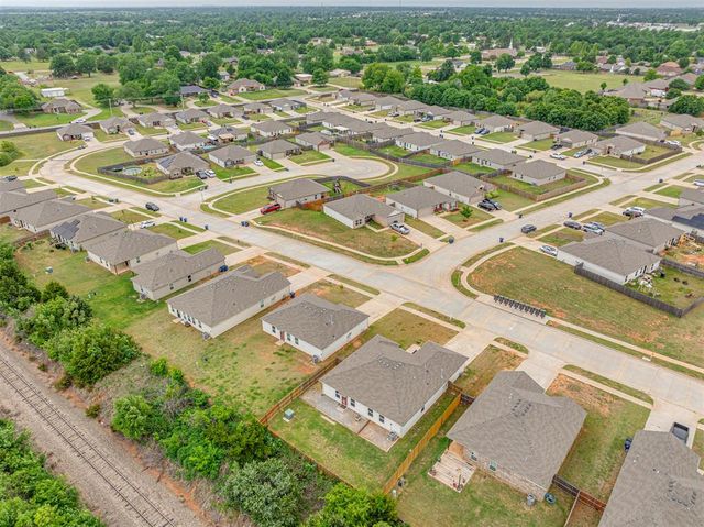 734 W Lola Drive, Mustang, OK 73064