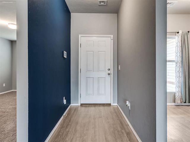 734 W Lola Drive, Mustang, OK 73064