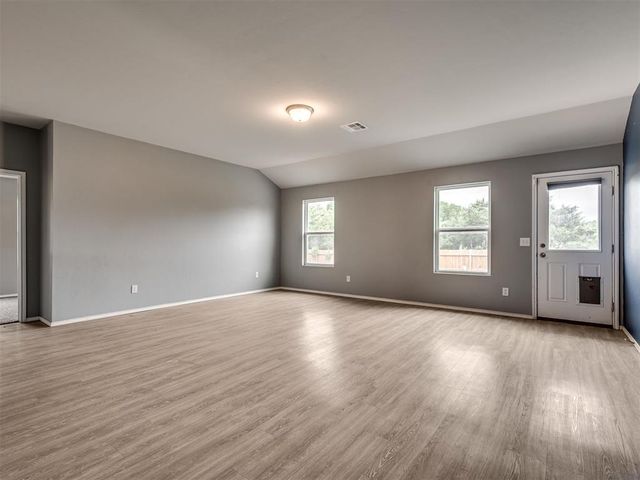 734 W Lola Drive, Mustang, OK 73064