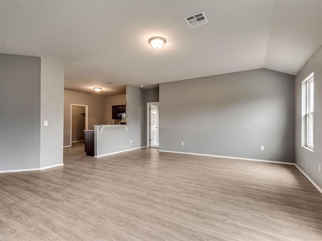 734 W Lola Drive, Mustang, OK 73064