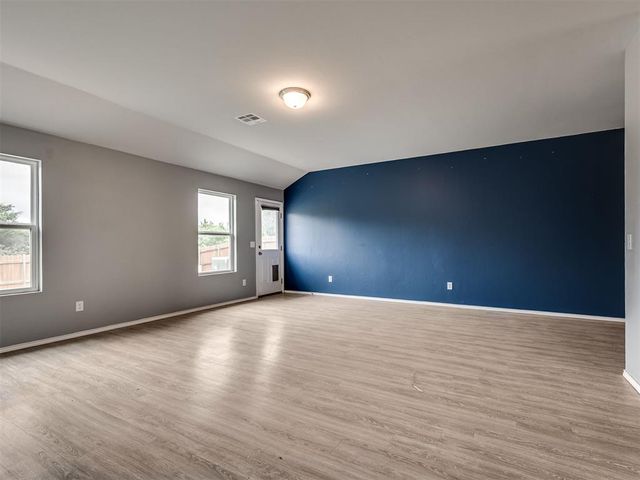 734 W Lola Drive, Mustang, OK 73064