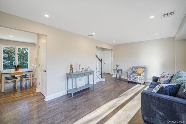 212 Babylon Turnpike, Merrick, NY 11566