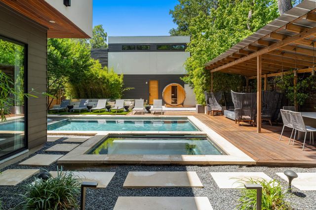 1707 Willow ST, Austin, TX 78702