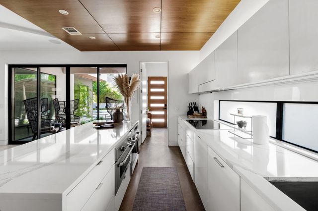 1707 Willow ST, Austin, TX 78702