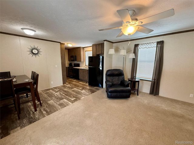 186 Oak Ave, Highland Charter Township, MI 48357