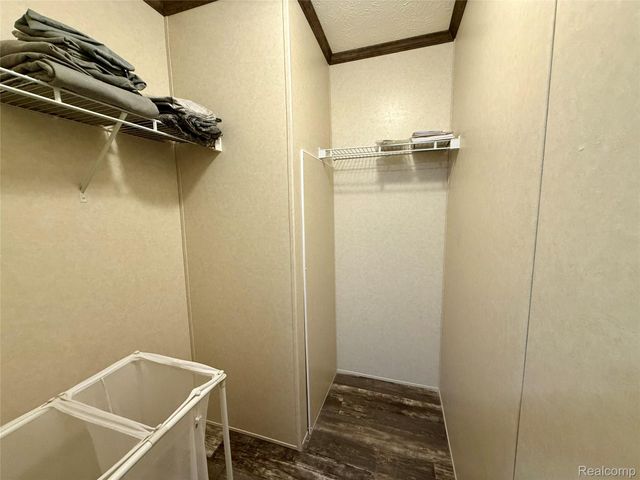 186 Oak Ave, Highland Charter Township, MI 48357