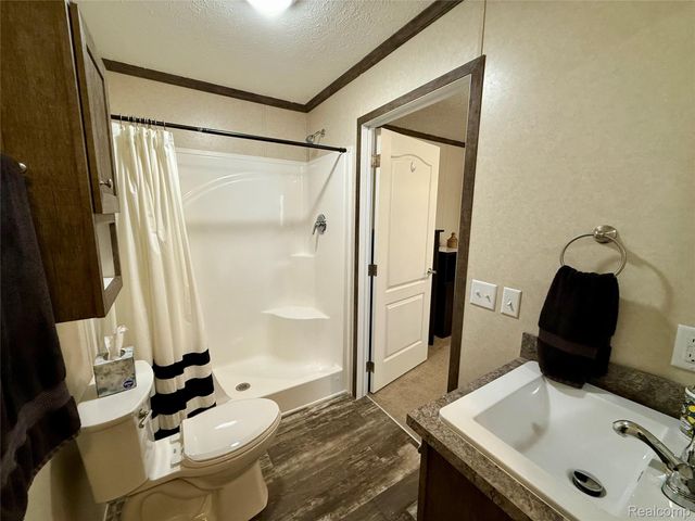 186 Oak Ave, Highland Charter Township, MI 48357