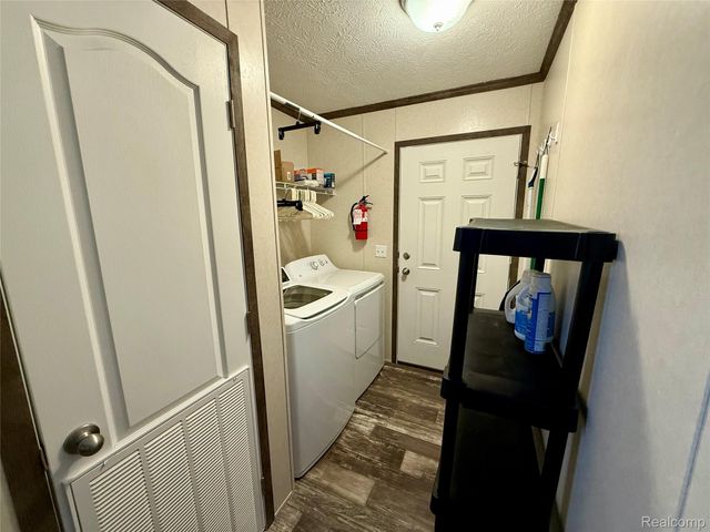 186 Oak Ave, Highland Charter Township, MI 48357