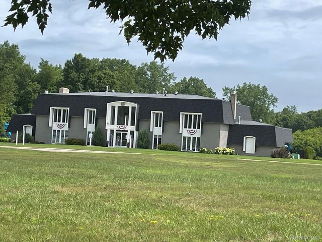 186 Oak Ave, Highland Charter Township, MI 48357