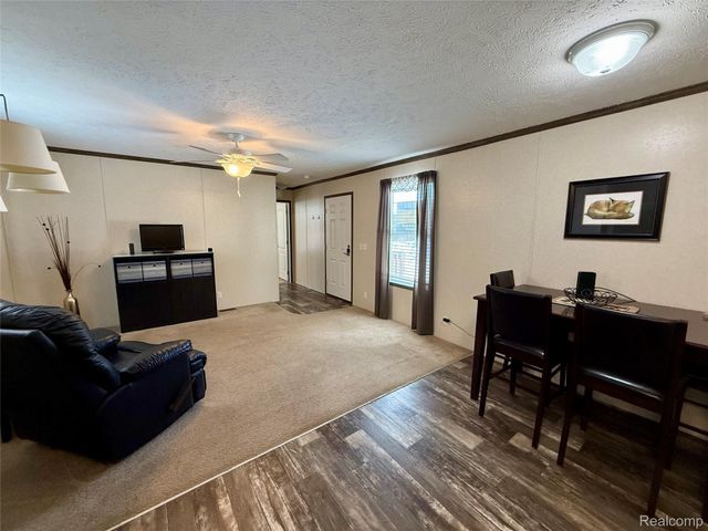 186 Oak Ave, Highland Charter Township, MI 48357