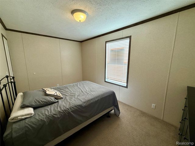 186 Oak Ave, Highland Charter Township, MI 48357