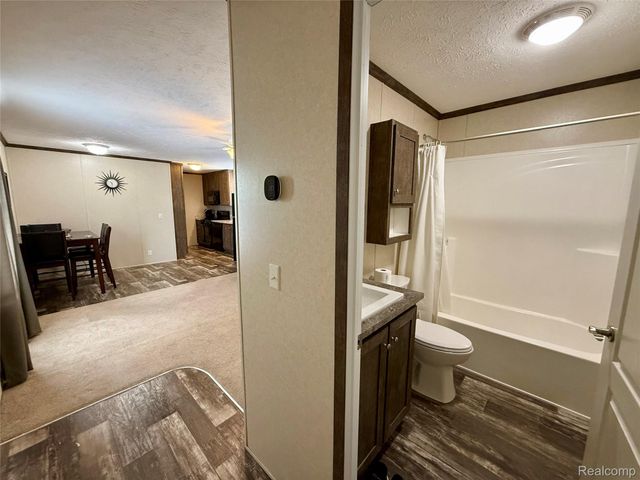 186 Oak Ave, Highland Charter Township, MI 48357