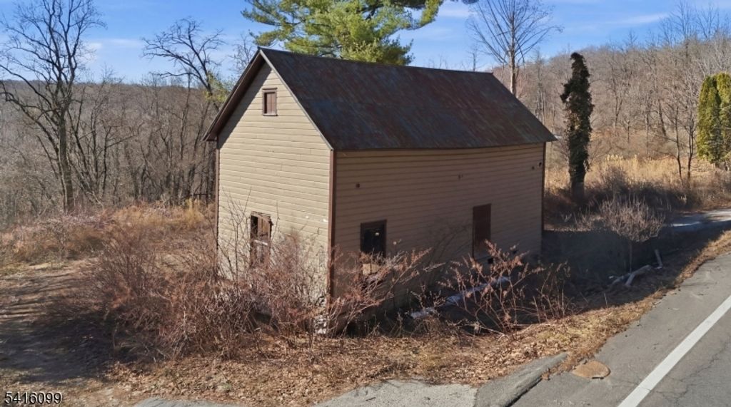 197 E Mill Rd, Washington Twp., NJ 07853 — photo 2