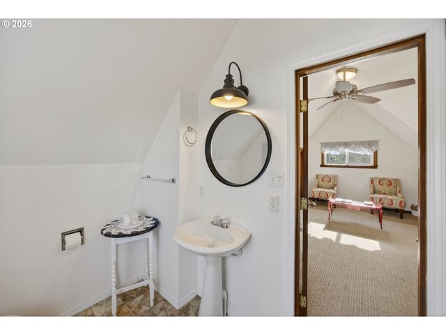 88426 2ND Ave, Florence, OR 97439