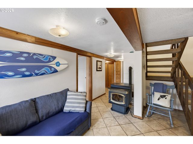 88426 2ND Ave, Florence, OR 97439