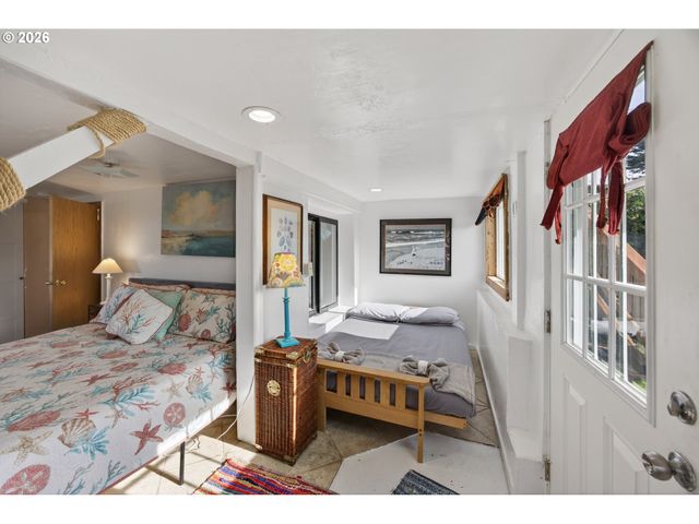 88426 2ND Ave, Florence, OR 97439