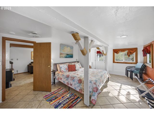 88426 2ND Ave, Florence, OR 97439