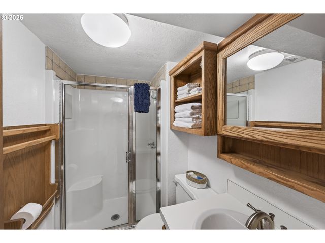 88426 2ND Ave, Florence, OR 97439